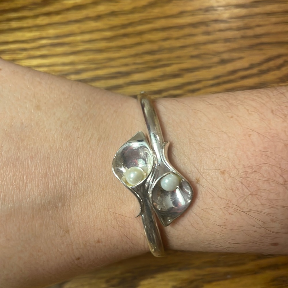 Silver Vintage Two Tone Champagne and Cream Pearl Silver Lily Women’s Bracelet